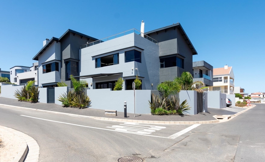 3 Bedroom Property for Sale in Calypso Beach Western Cape